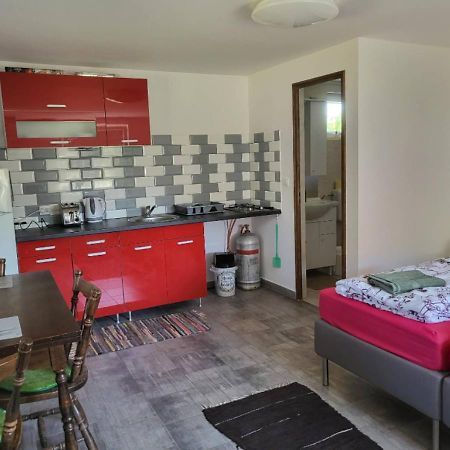 Апартаменты Forras Vendeghaz Тата Экстерьер фото