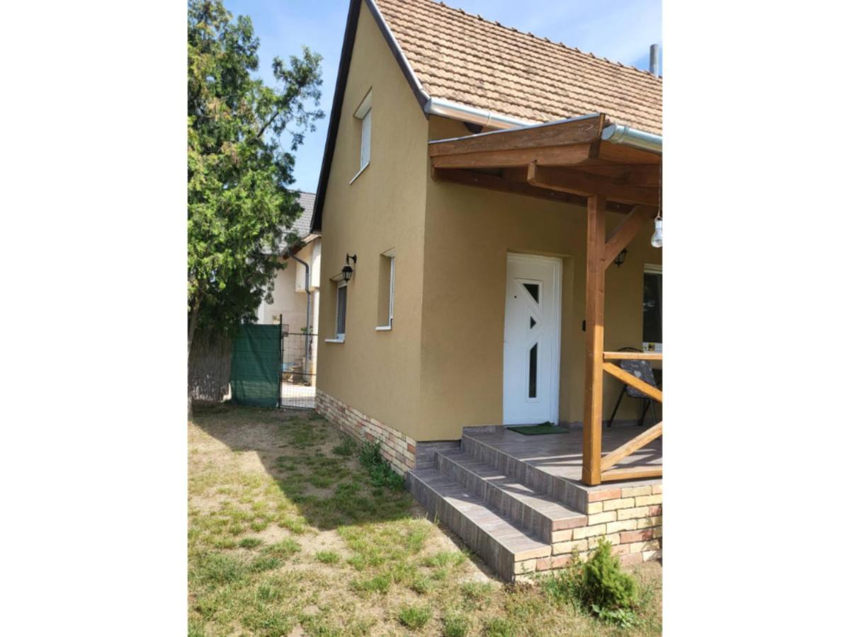 Апартаменты Forras Vendeghaz Тата Экстерьер фото